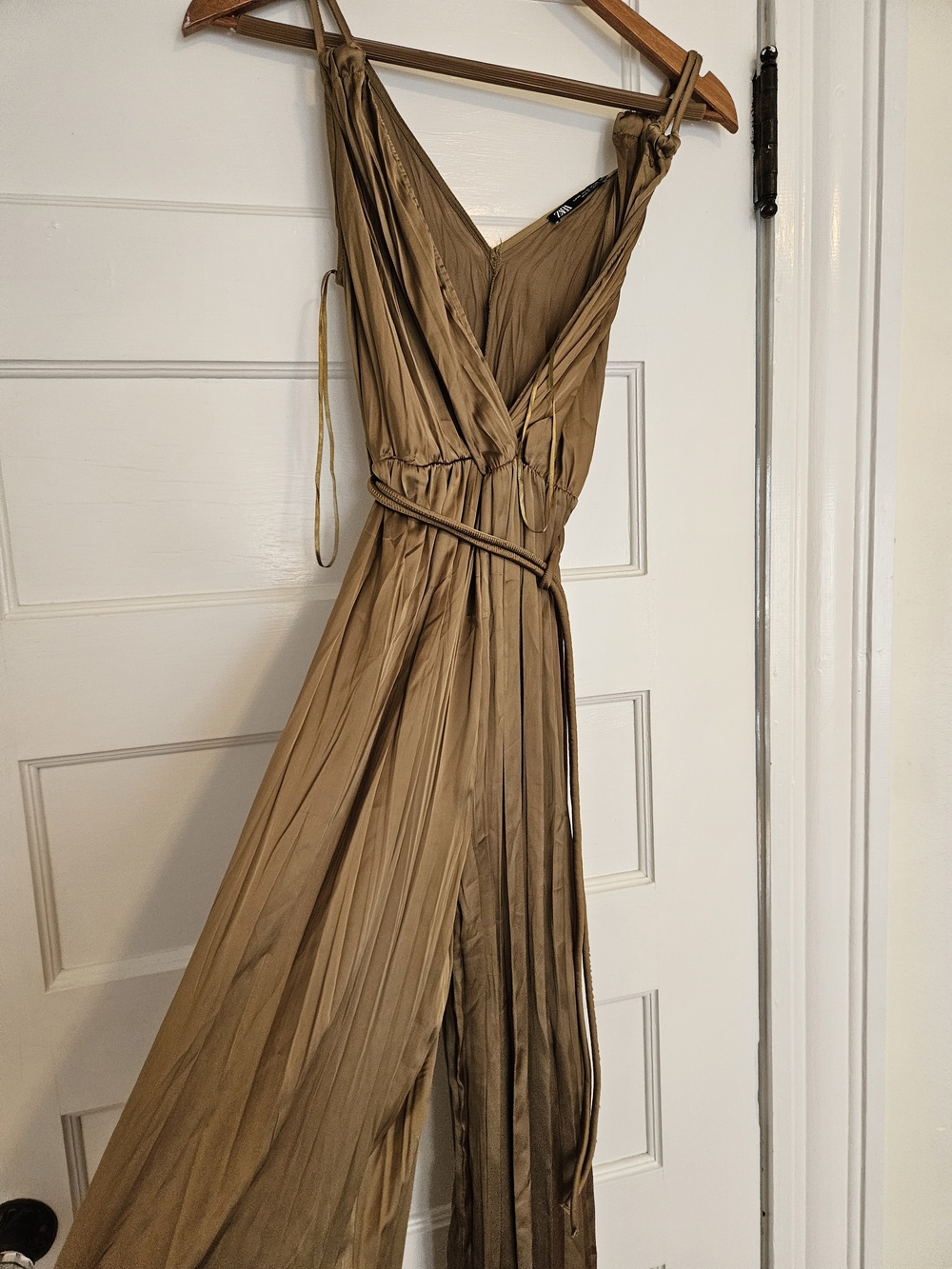 Sleeveless V-Neck Olive Jumpsuit with Waist Tie